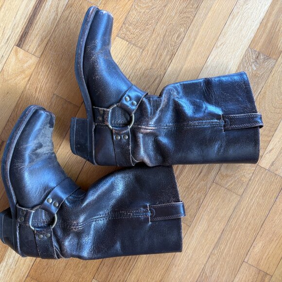 Frye Harness 12R boots Dark brown leather, size 8, Perfectly worn and distressed - Picture 3 of 5